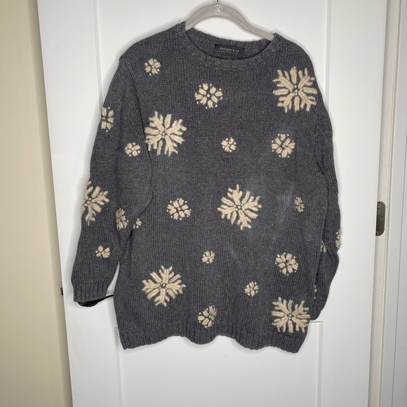 Lane Bryant Sweaters - ⚡️⚡️LAST CHANCE⚡️⚡️Lane Bryant Knit Snowflakes Sweater